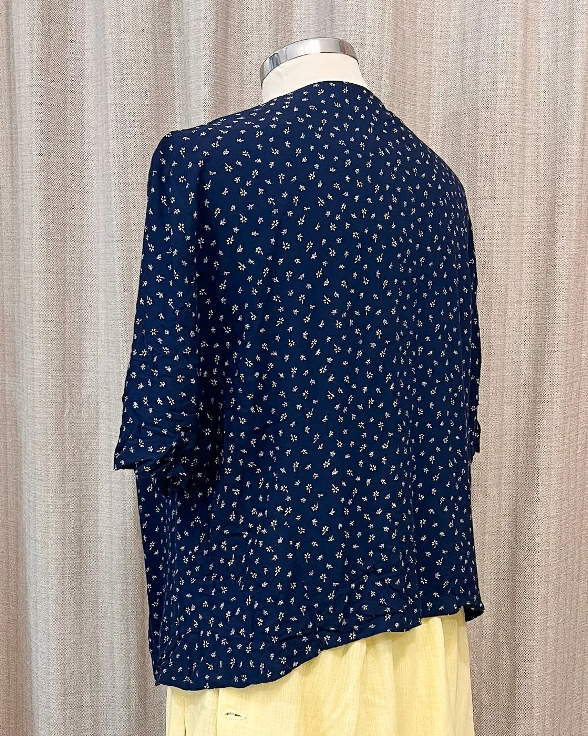 Blusa A Fiori Con Bottoni Gioiello - S