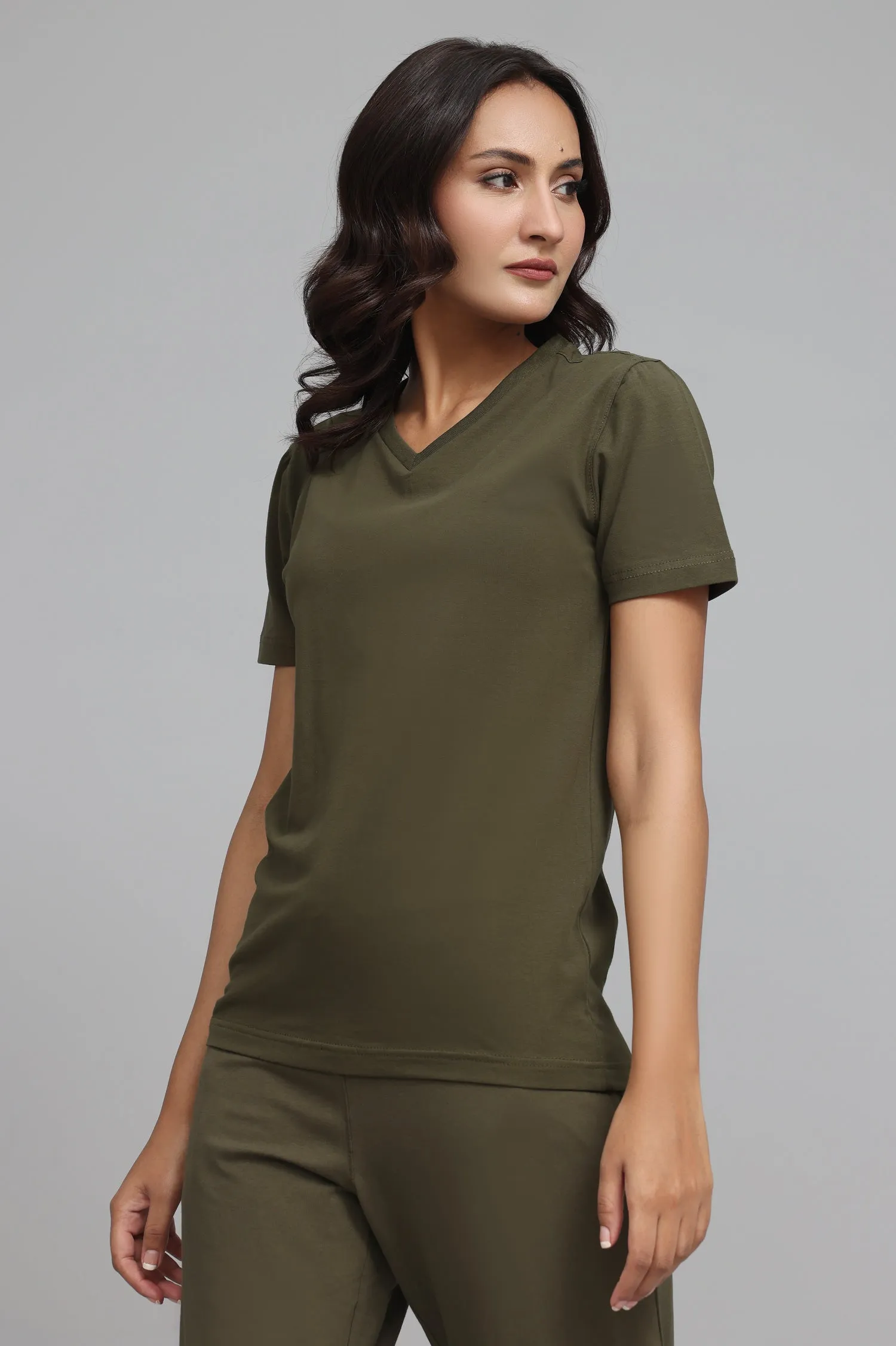 CLASSIC V-NECK TEE-OLIVE