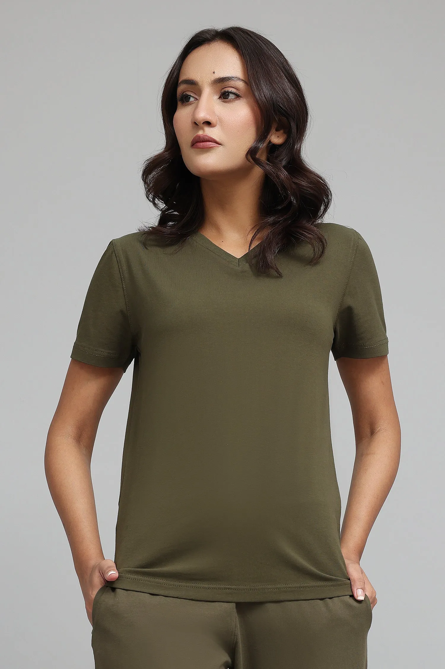 CLASSIC V-NECK TEE-OLIVE