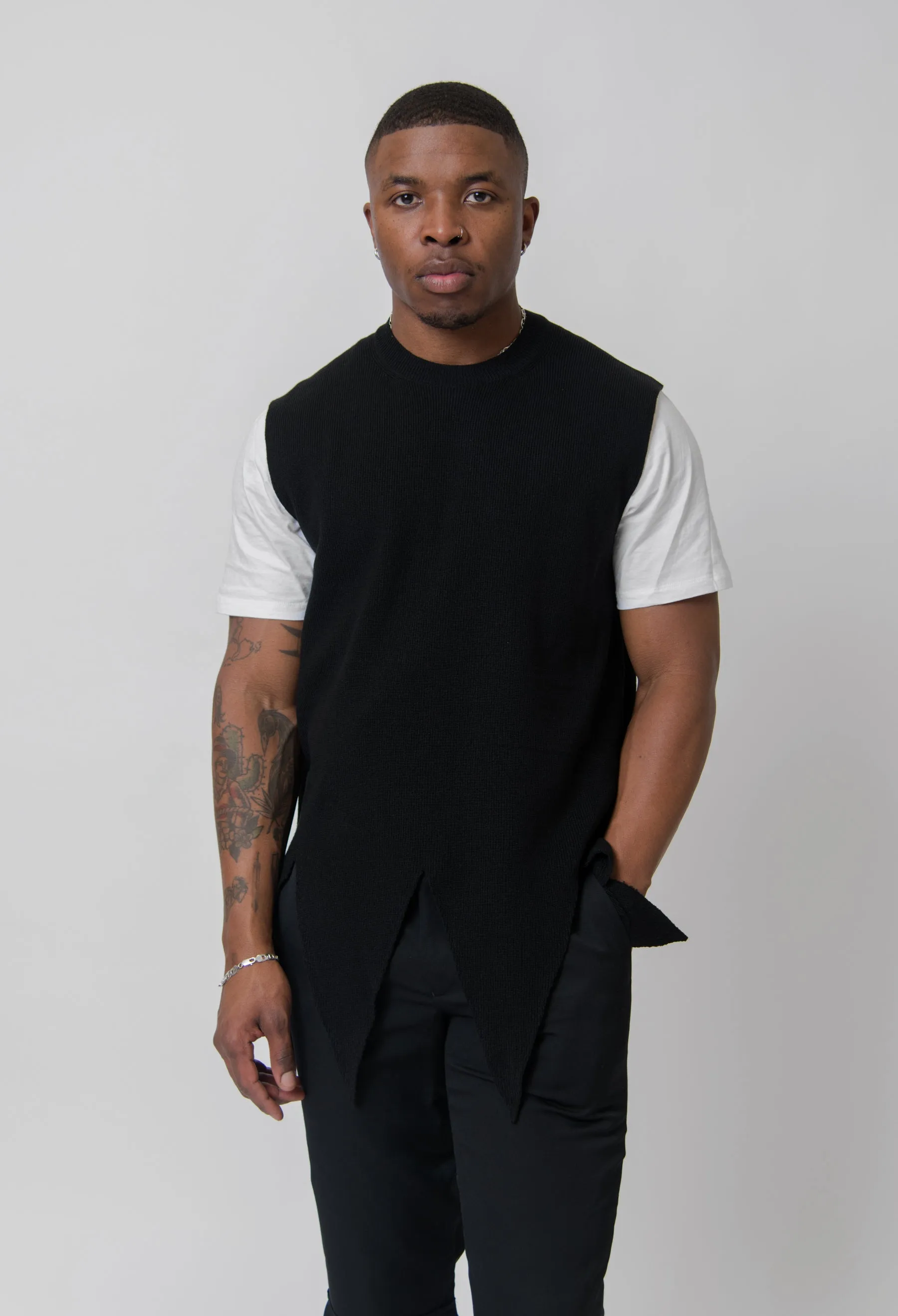 Cut Out Pullover Sweater Vest Black PK-N017