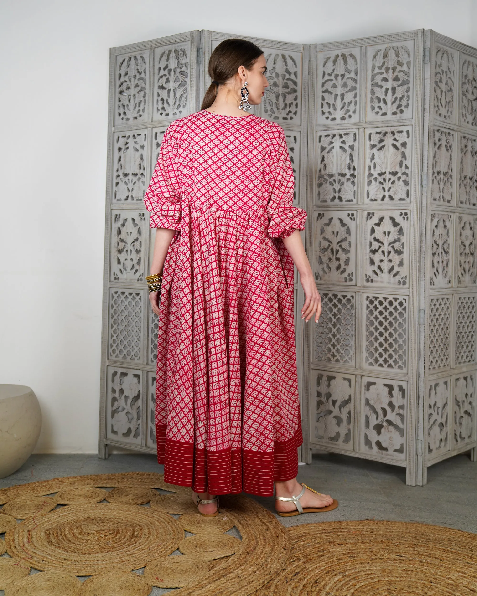 Embroidered v-neck with buttons and klosh design waist gathered with half quarter sleeves cotton kaftan 2616 - قفطان