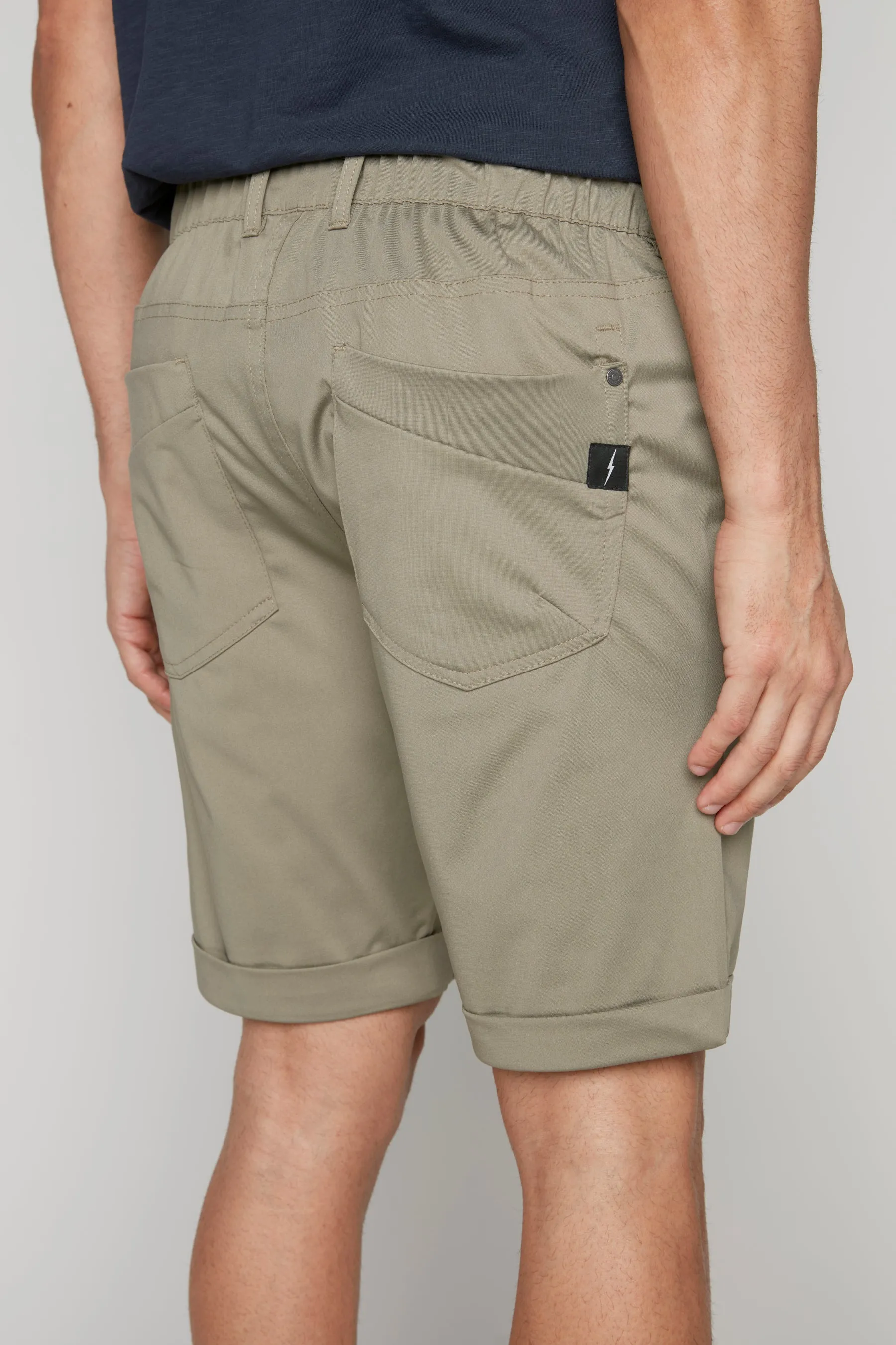 LENNON - Mens Rolled Up Shorts with Cool Stretch - Light Olive