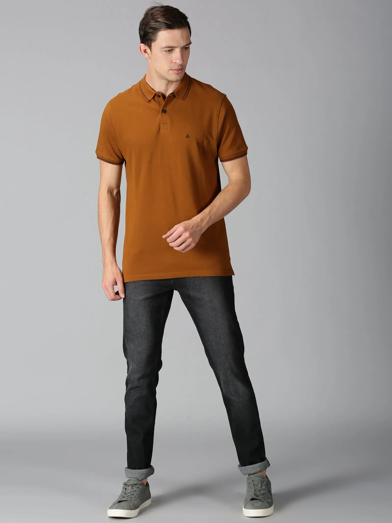 MEN'S DARK BROWN PRINT SLIM FIT T.SHIRT